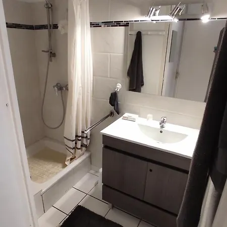 Maison De Climatisee 5 Pers Avec Piscine Commune Et Velos * Gruissan