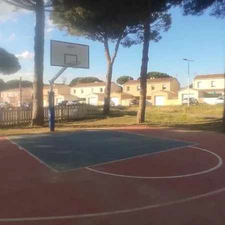 Maison De Climatisee 5 Pers Avec Piscine Commune Et Velos Nyaraló Gruissan